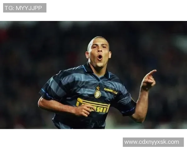 世界足球明星罗纳尔多的传奇人生与辉煌成就回顾 世界足球明星罗纳尔多的传奇人生与辉煌成就回顾