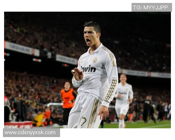 全球最矮足球明星排名及其精彩瞬间回顾，看看他们如何在绿茵场上创造传奇