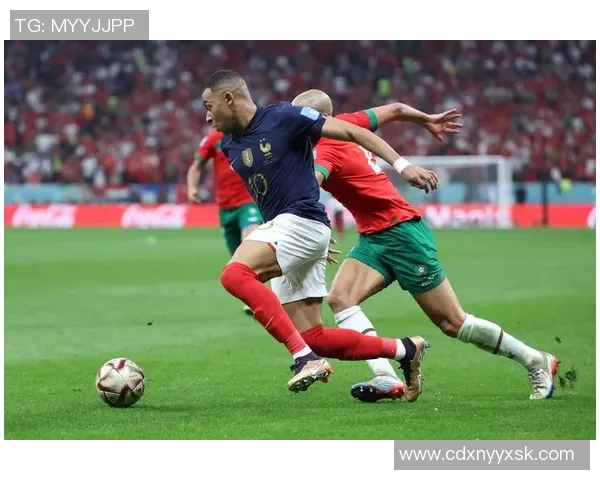 年青帅气的足球明星如何在绿茵场上展现个人魅力与团队精神