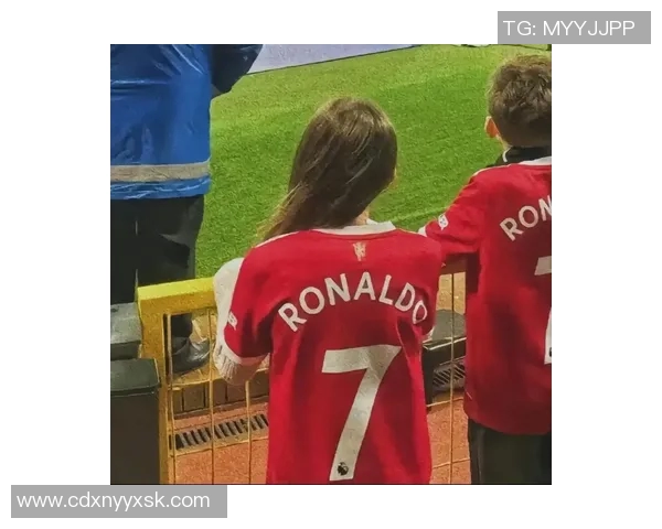 曼联足球明星情侣头像分享展现甜蜜爱情与激情运动的完美结合 曼联足球明星情侣头像分享展现甜蜜爱情与激情运动的完美结合